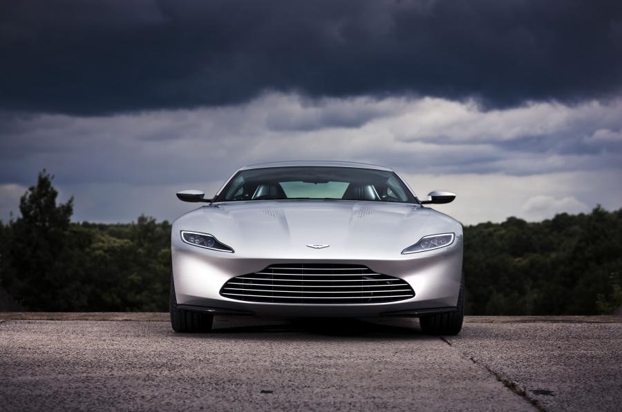  Aston Martin DB10 2015 года  (фото 21 из 35)